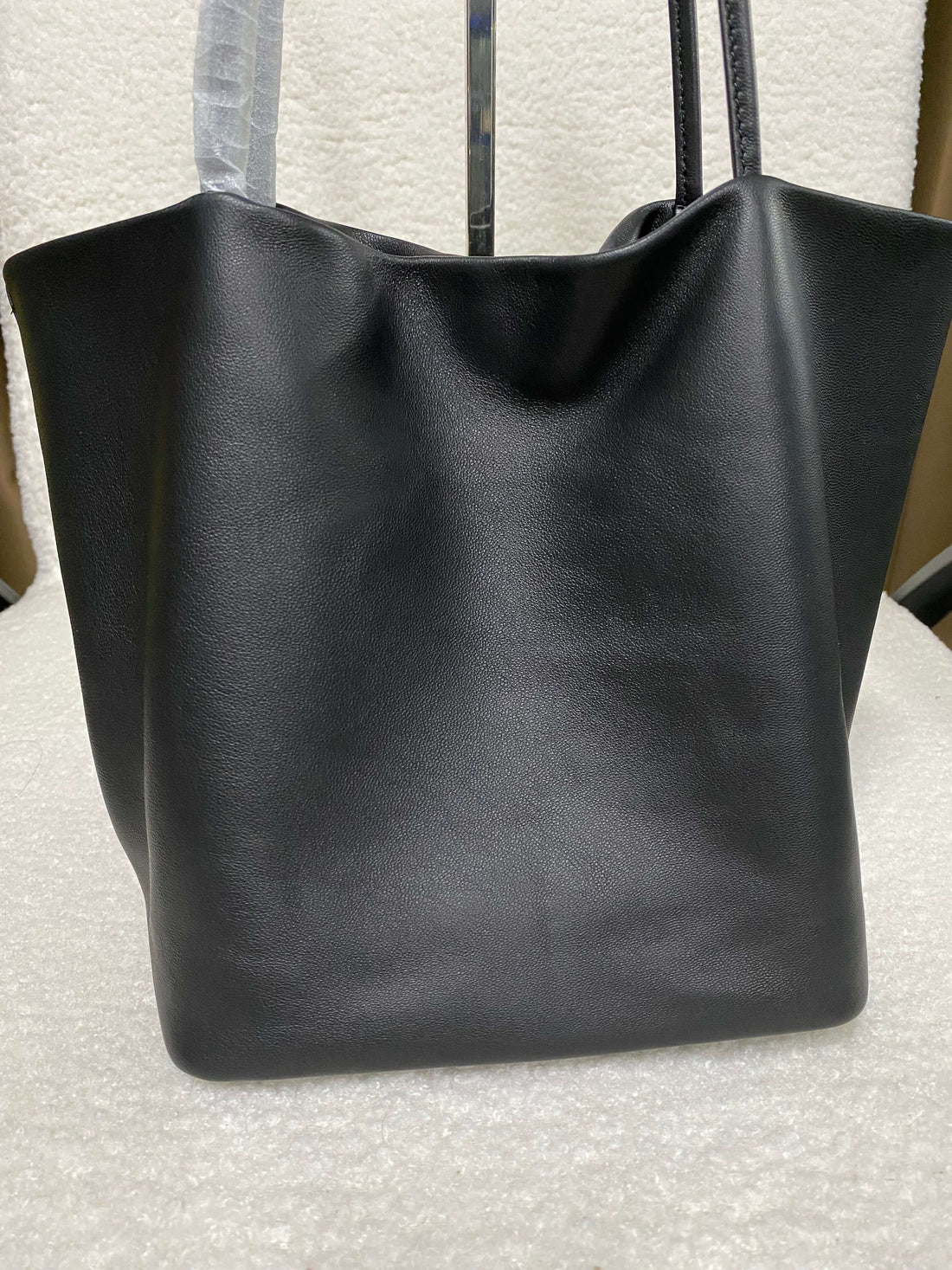 Handcrafted no-brand leather shoulder tote