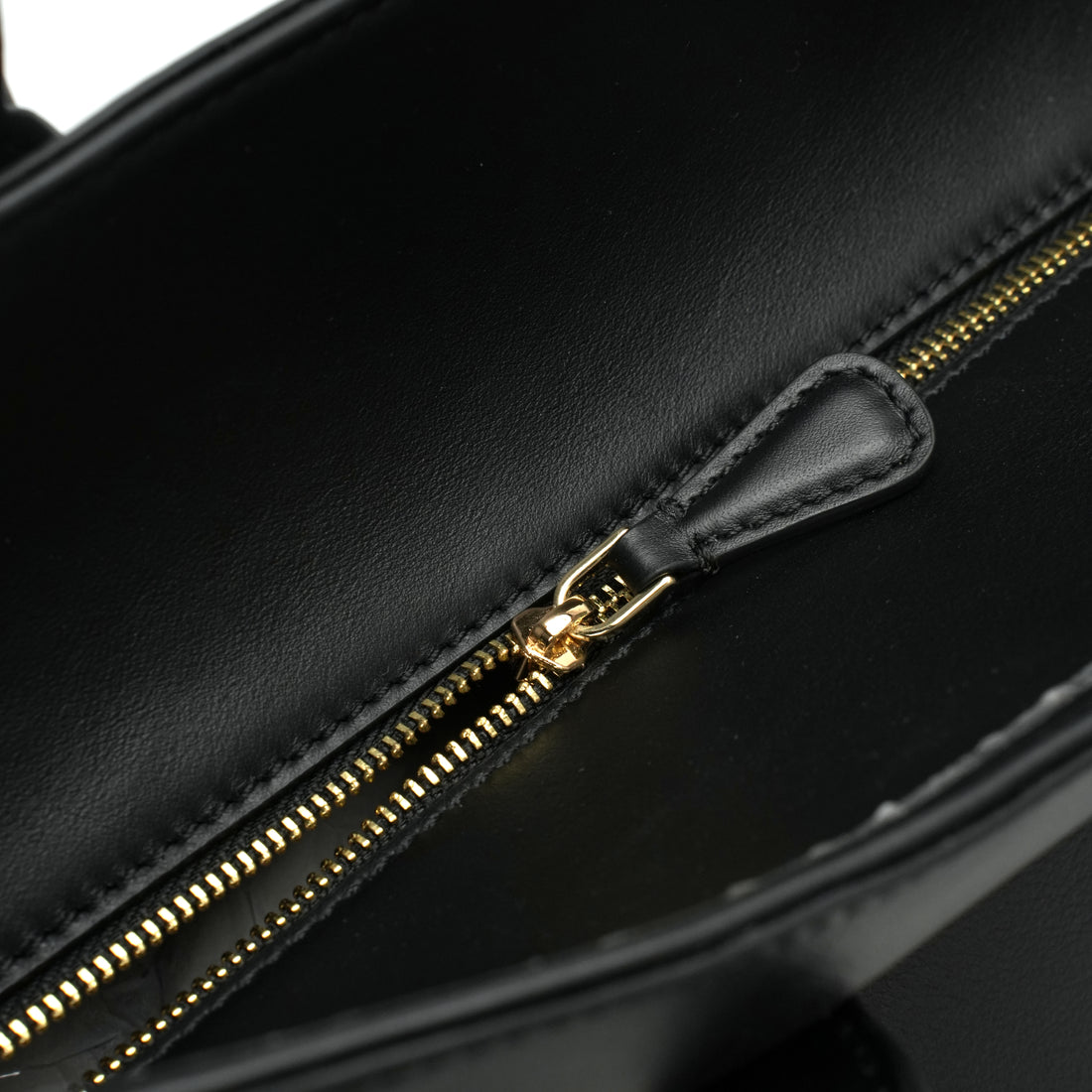 Quiet luxury cowhide shoulder tote detail
