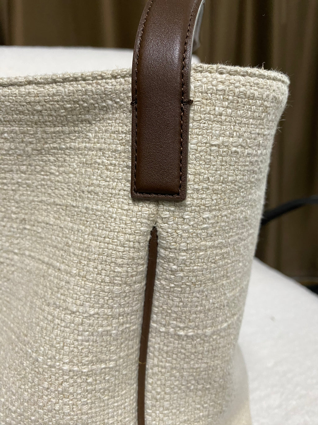 Woven linen texture and full-grain leather handle attachment
