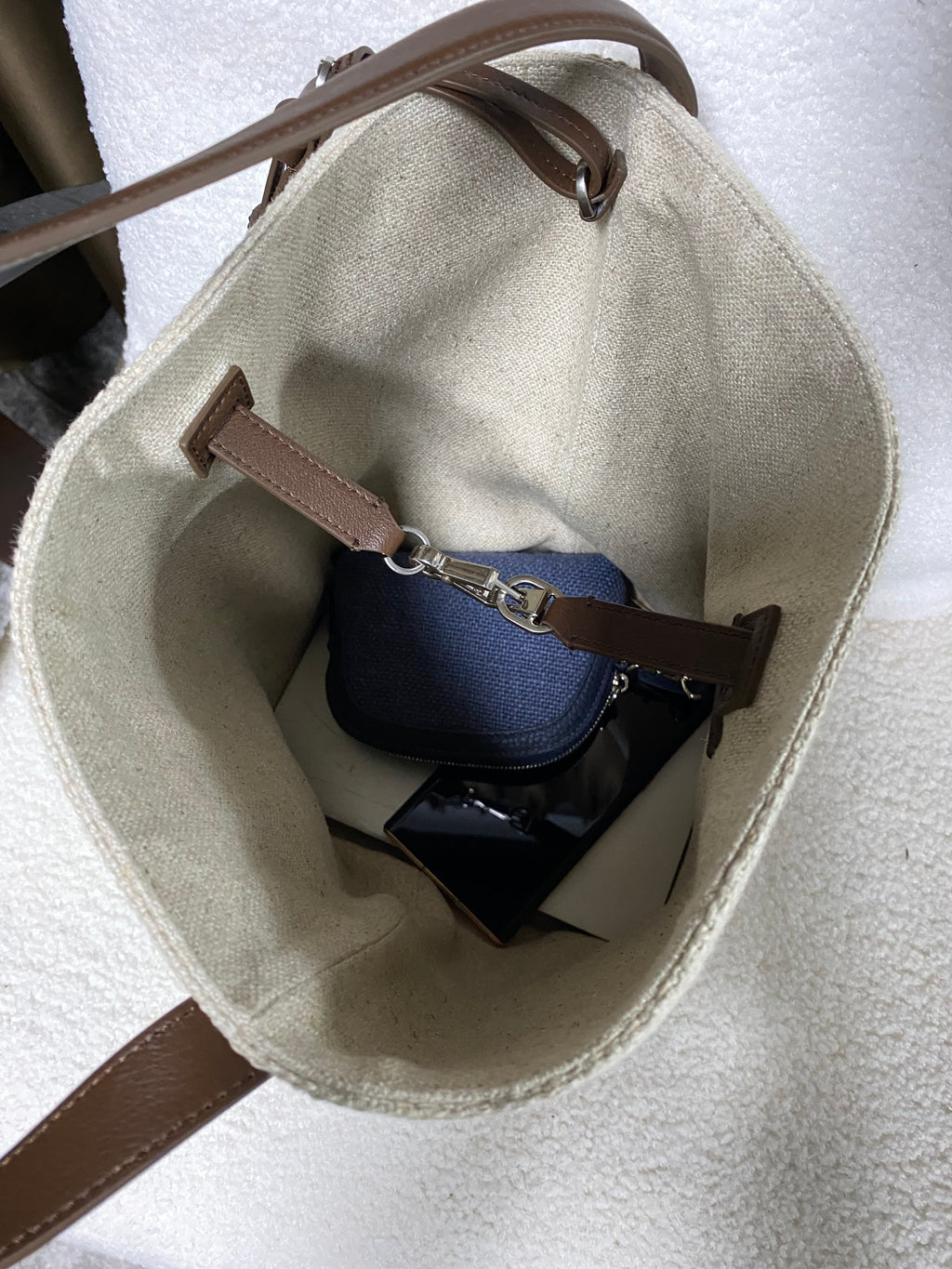 Open spacious interior of linen bucket tote with leather strap