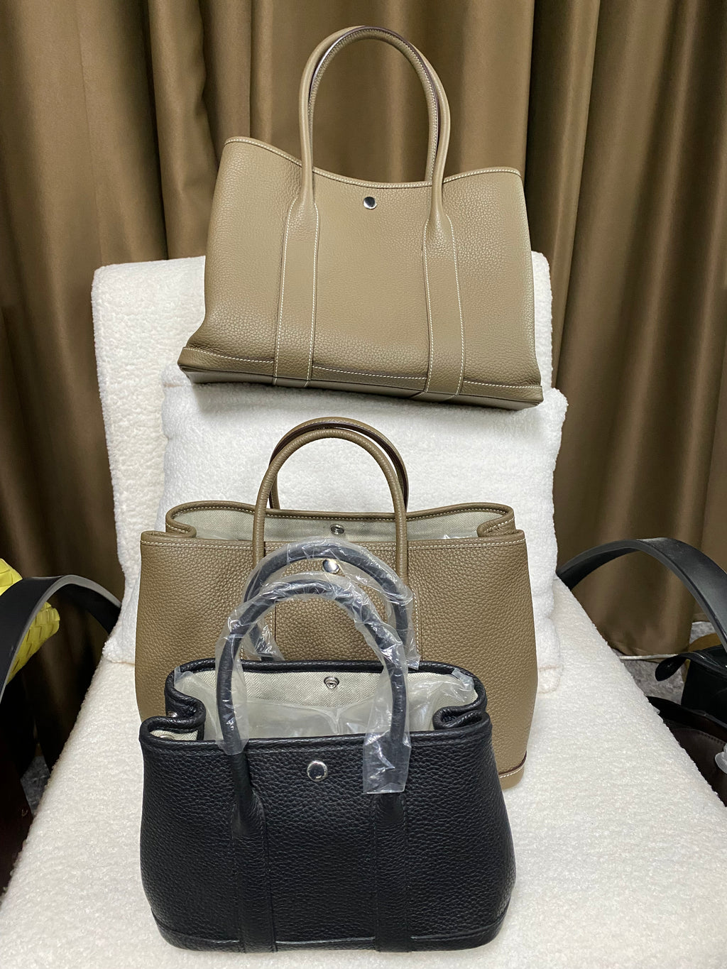 Wide-top leather snap totes shown in multiple colors and sizes