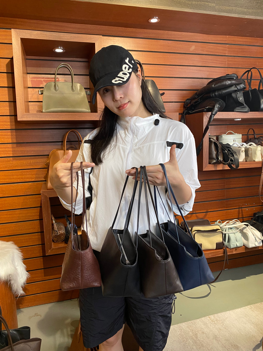 Handcrafted logo-free leather shoulder tote