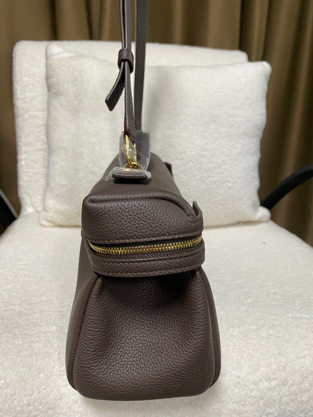 Coffee brown leather shoulder bag side profile