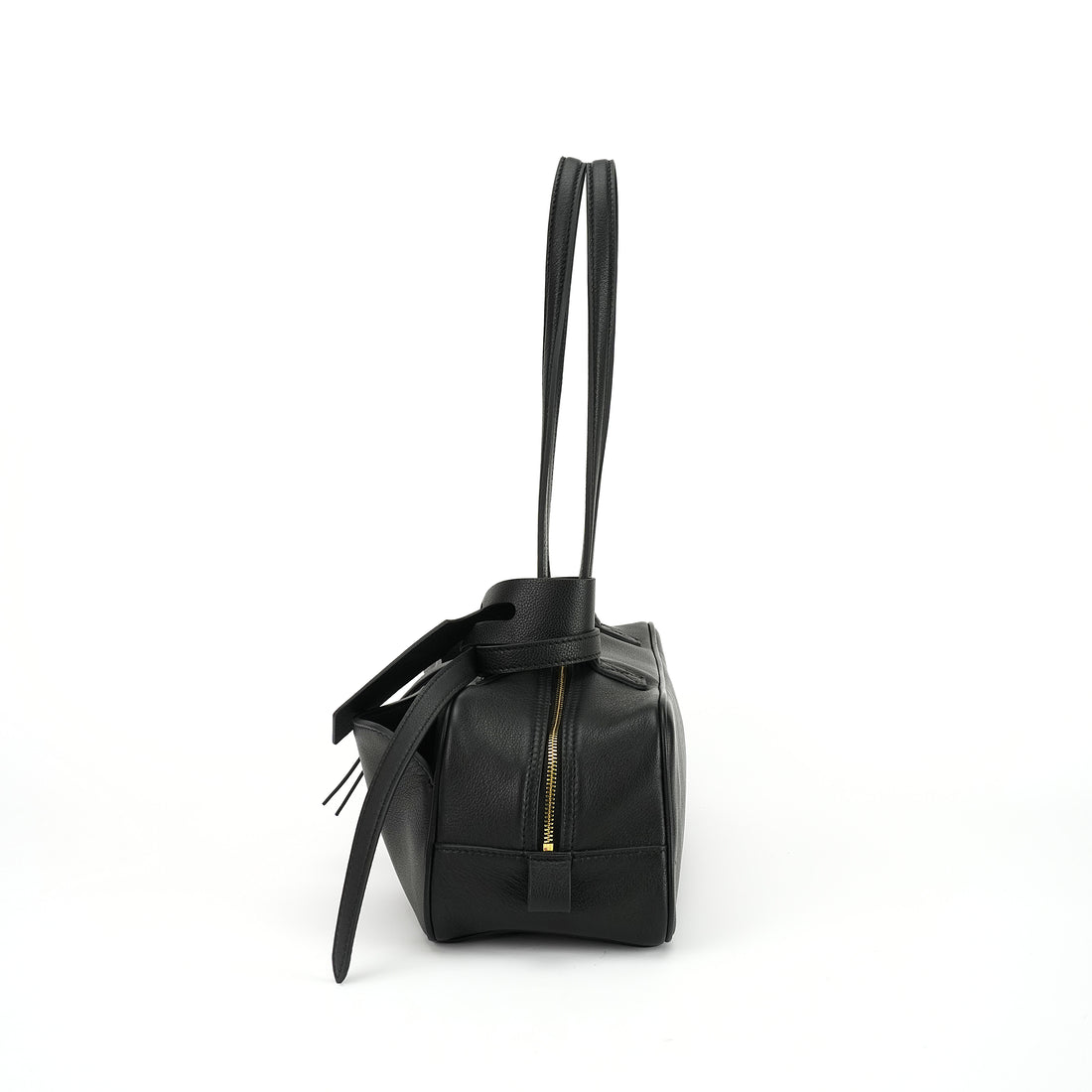 Logo-free cowhide bowling shoulder bag — black side profile