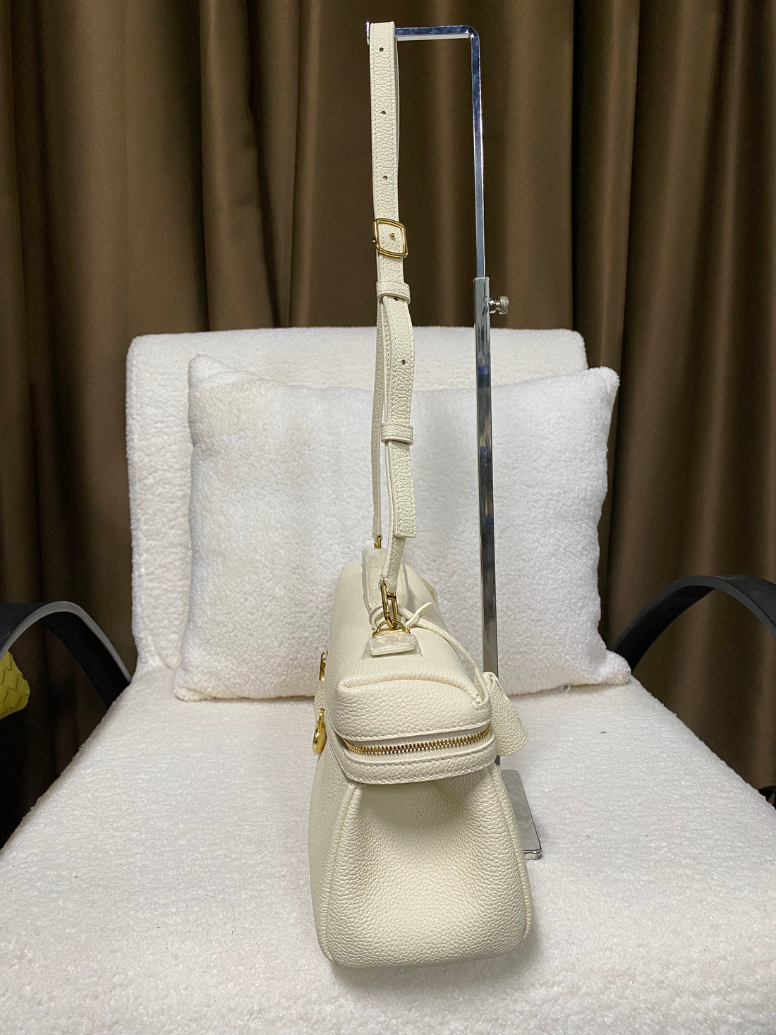 Cream boxy shoulder bag side profile with adjustable strap