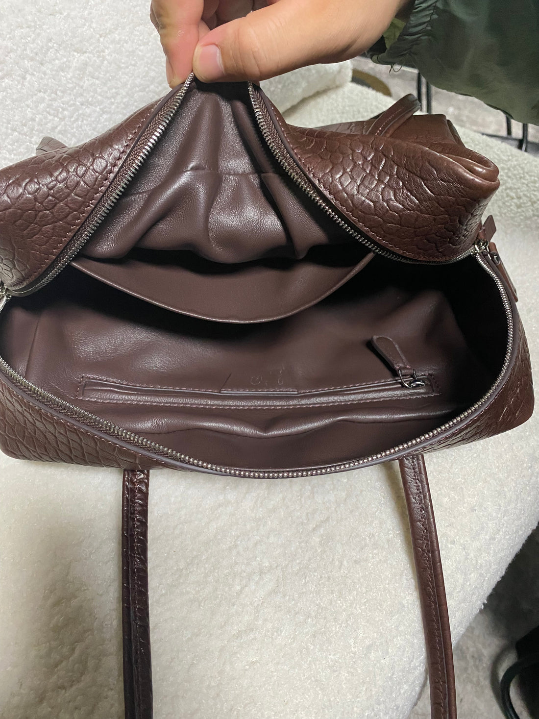 Logo-free cognac croc-embossed cowhide shoulder bag — open interior with leather lining