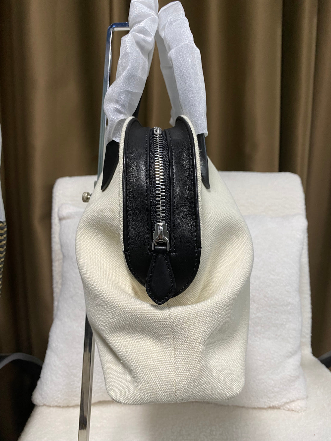 Cream linen and black leather handbag side profile with top zipper