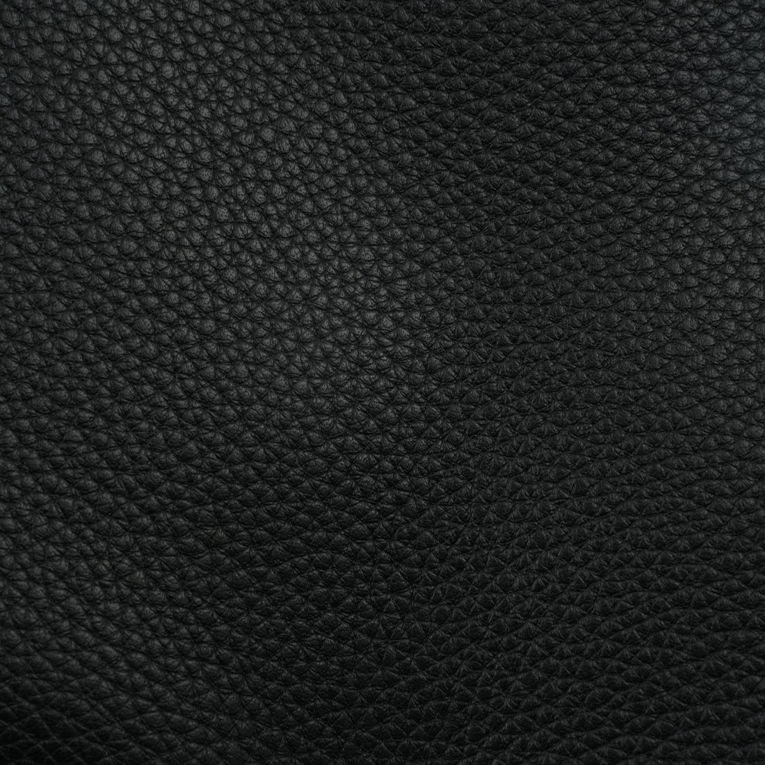 Logo-free pebbled full-grain leather bowling bag