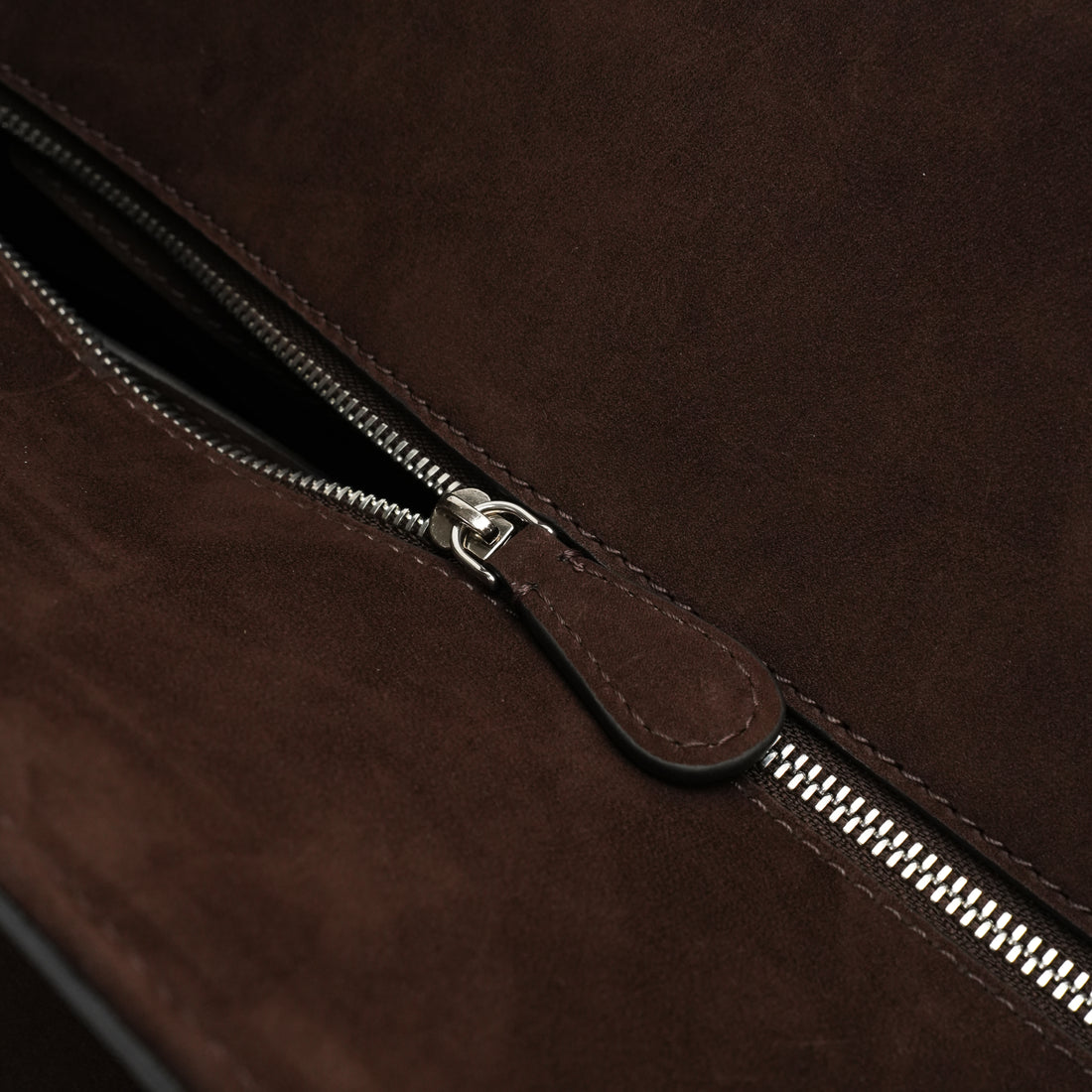 Logo-free full-grain cowhide shoulder tote — brown interior zipper close-up