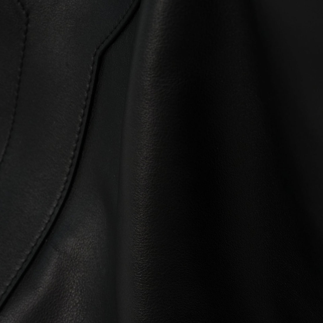 Logo-free black Y-strap slouchy leather tote — leather seam detail