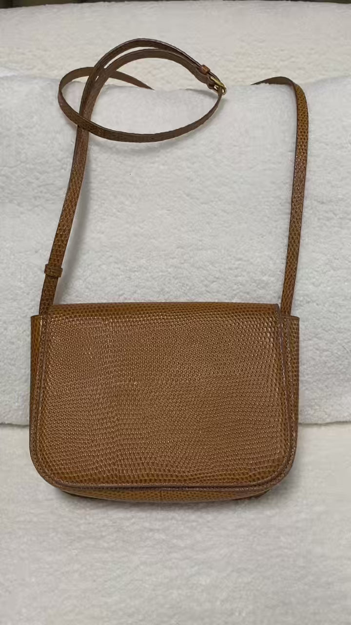 Tan Lizard-Embossed Leather Crossbody Bag | Vintage Flap Shoulder Bag with Gold Hardware