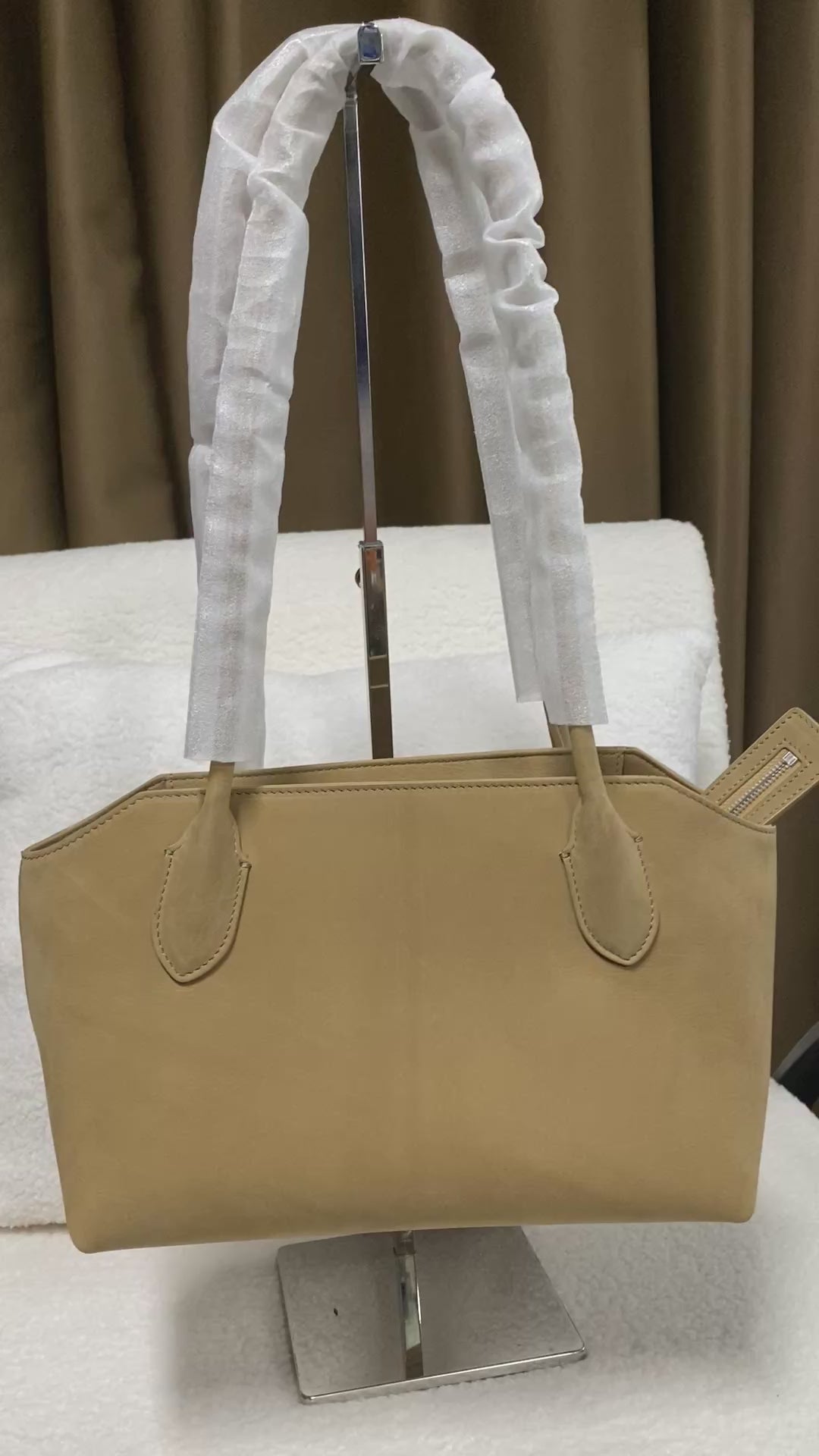 Marlo-Style Quiet-Luxury Baby Calfskin Zip-Top Tote Bag, Logo-Free Minimalist Shoulder Handbag