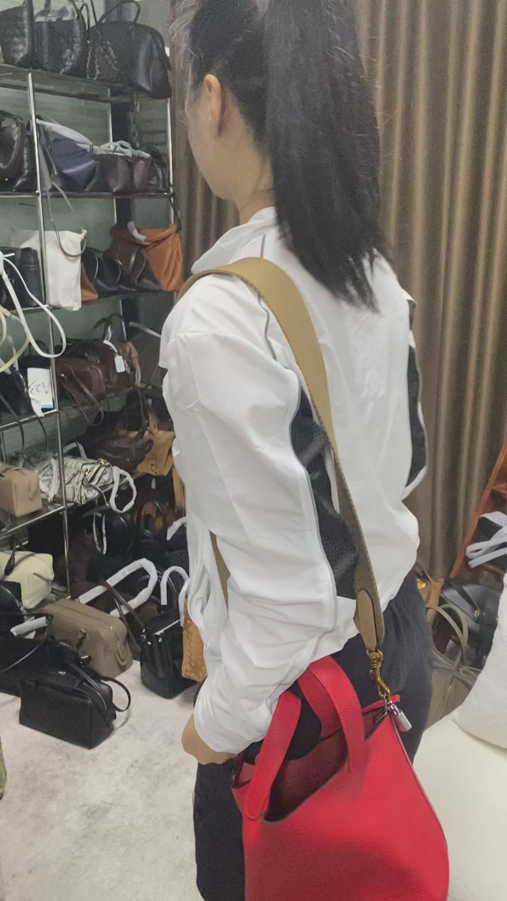 Vegetable-Tanned Cowhide Bucket Bag