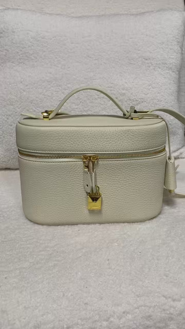 Quiet‑Luxury Full Grain Pebbled Calfskin Vanity Case Crossbody Bag, Logo‑Free Box Handbag