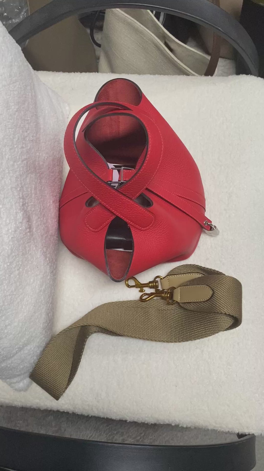 Vegetable-Tanned Cowhide Bucket Bag