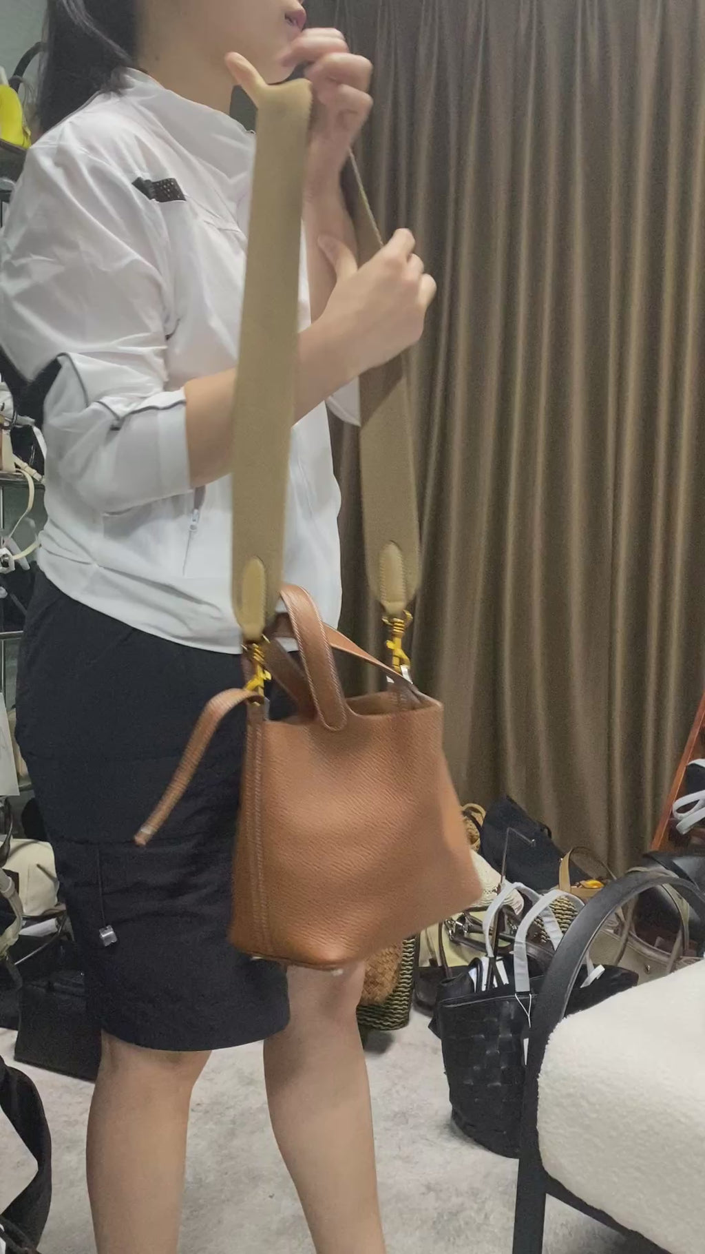 Vegetable-Tanned Cowhide Bucket Bag